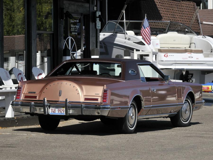  Lincoln Continental Mark V 1977 года  (фото 8 из 16)